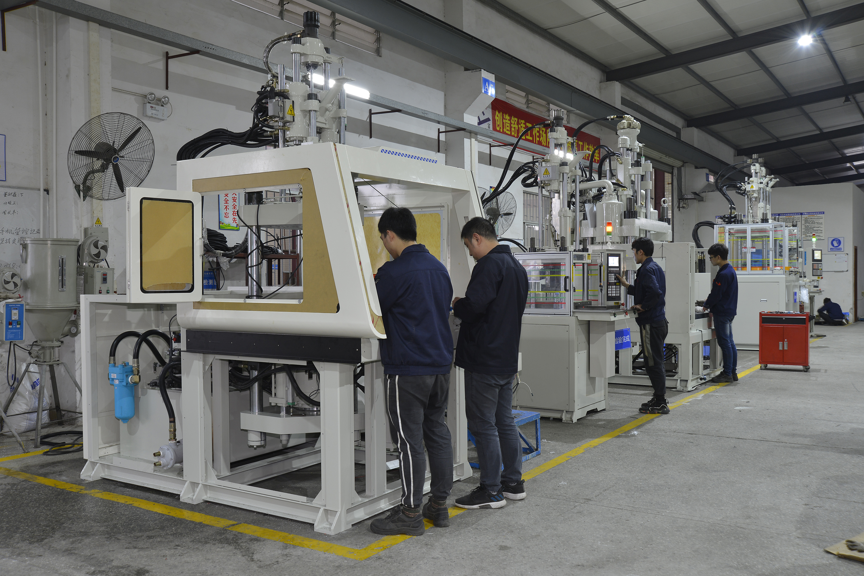 立式高速注塑機(jī)